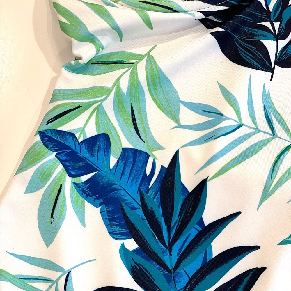 White tropical one piece swim printed blue/green leaf, molded cups adjustable - Picture 5 of 8